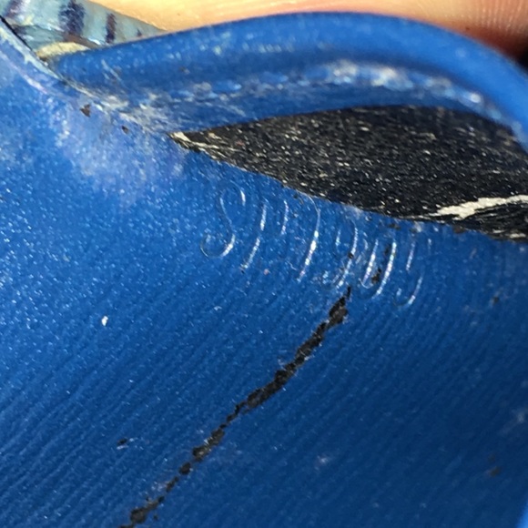 SOLD Louis Vuitton Blue Epi Wallet - Picture 2 of 8